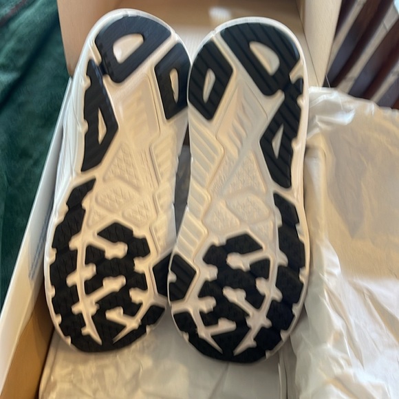 - Brand new wit box hoka arahi 6 - Picture 2 of 6